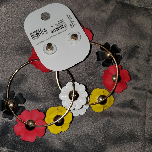 Floral Earring bundle - Picture 7 of 10